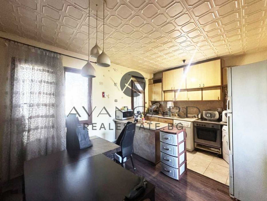 Продава се Тристаен апартамент в Пловдив, Тракия - 96 кв.м за 691 €/кв.м - Снимка #2