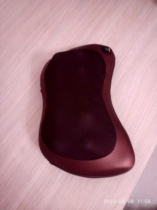 Universal bo'yin massajeri (massaj yostig'i)