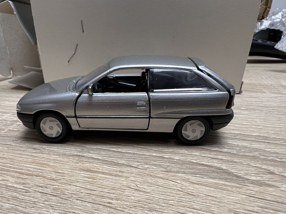 Opel Astra F 1:43