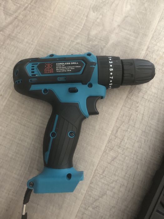 Шуруповерт абсолютно новый