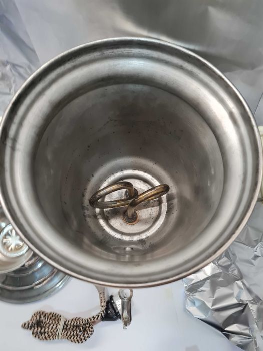 Samovar electric sovietic (sau "Electrosamovar") (200 - 180 lei)