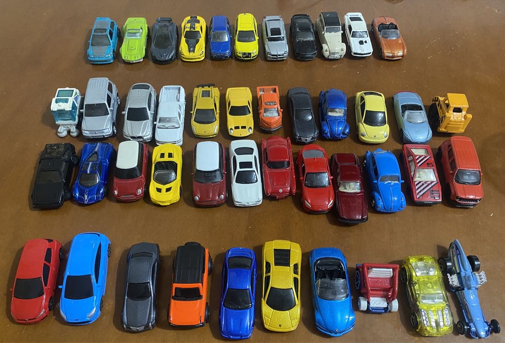 45 броя метални колички