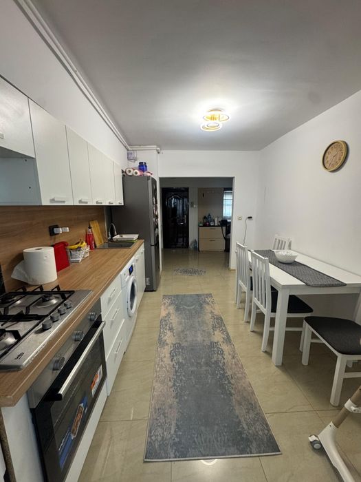 Vand apartament 2 camere Calea Bucuresti