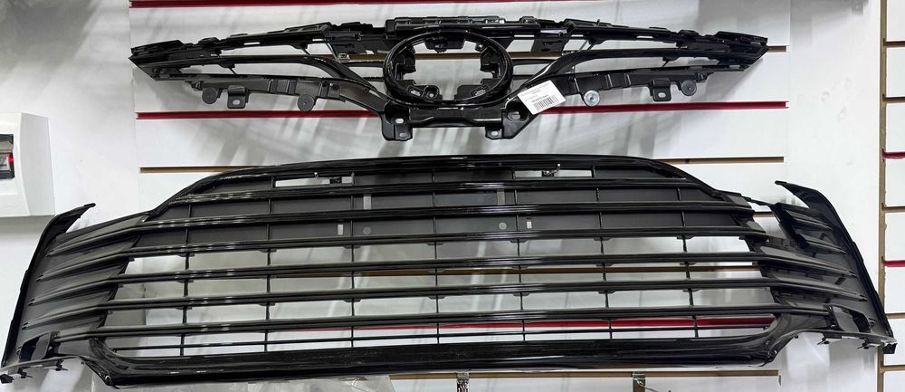 Решётка радиатора на TOYOTA CAMRY 70/75 EUR