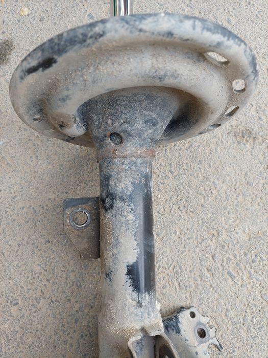 Амортизатор передний камри 55 европеец