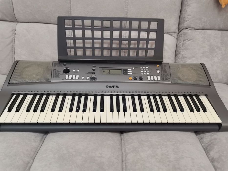 Прожам синтезатор Yamaha PSR R300