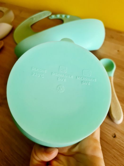 Силиконов бебешки комплект за хранене, лигавник, купа и лъжичка