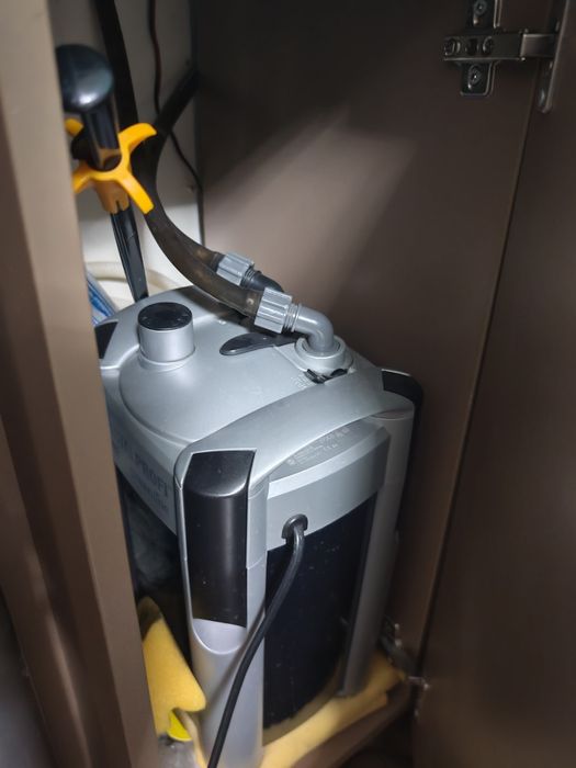 Vând acvariu 126 l eheim cu filtru extern