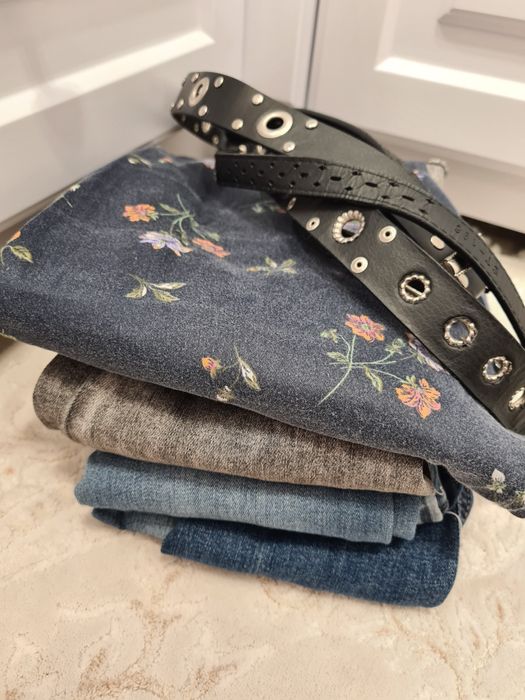 Patru perechi de pantaloni mărimea S,50 de lei