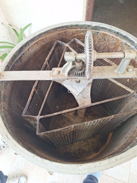 Центруфуга за вадене на мед