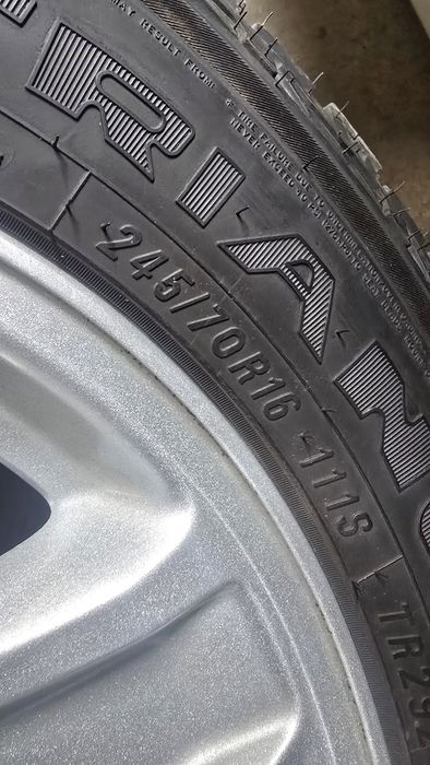 Продам резину Triangle