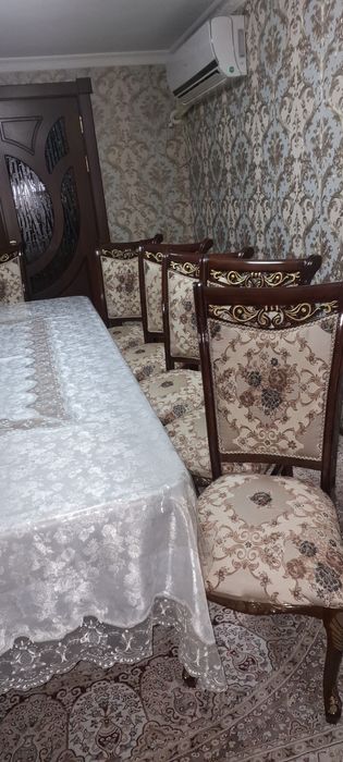 Стол и стулья на 12 персон