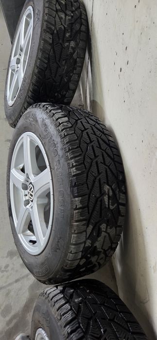 ПРОДАВАМ! ДЖАНТИ 16 /5х112 със зимни гуми за VW,Audi