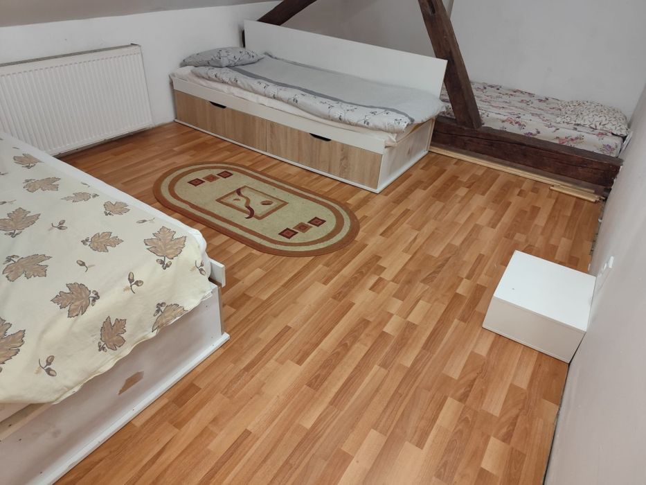 Apartament 3 camere curte comună