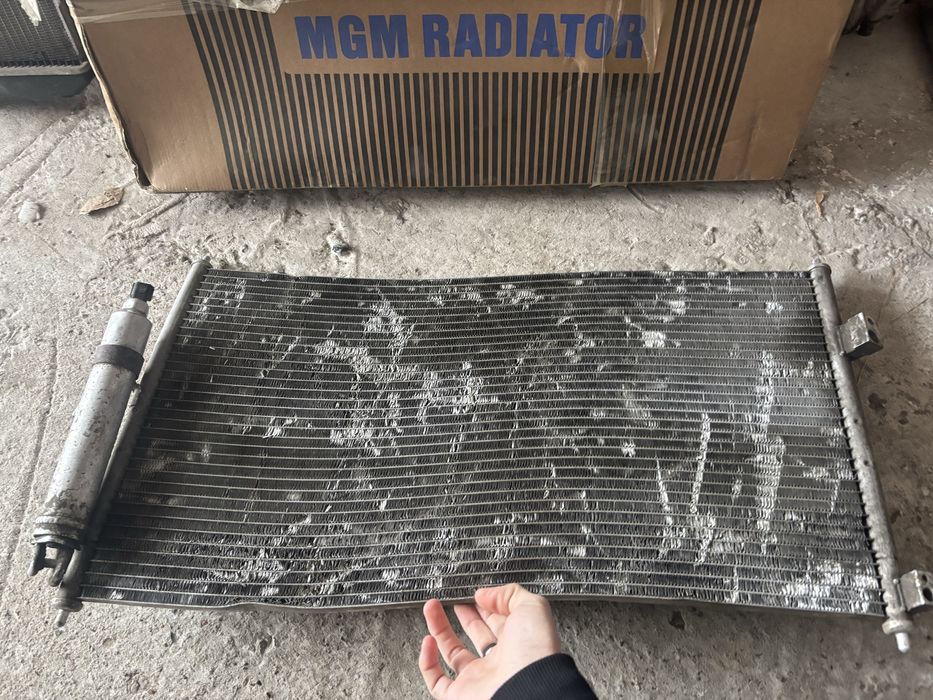 Продам радиатор кондиционера Nissan