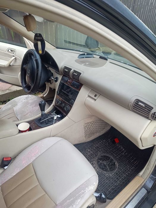 Vînd Mercedes C200