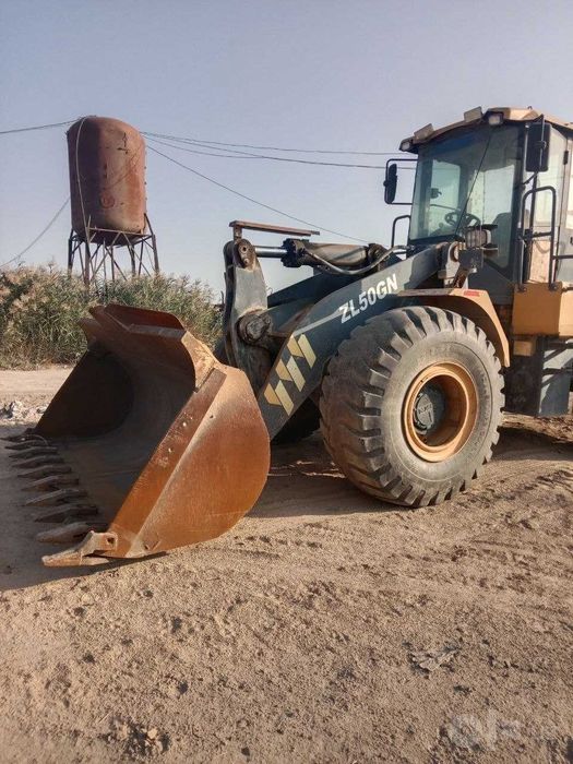 Фронтальный погрузчик в Охангаране