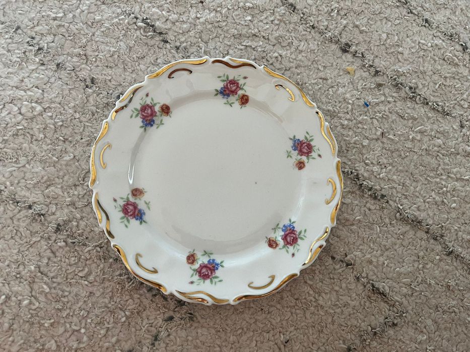 Set masă porțelan 53 piese (1982), stare excelentă, folosit ocazional.