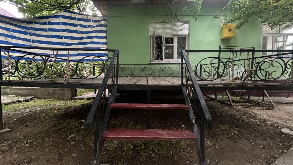 Срочно продается топчан полкасымен