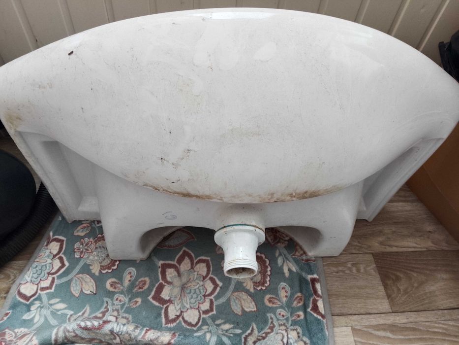 Продам раковину Б/у целая