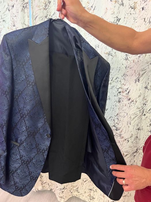 Costum de nas, purtat o singura data.