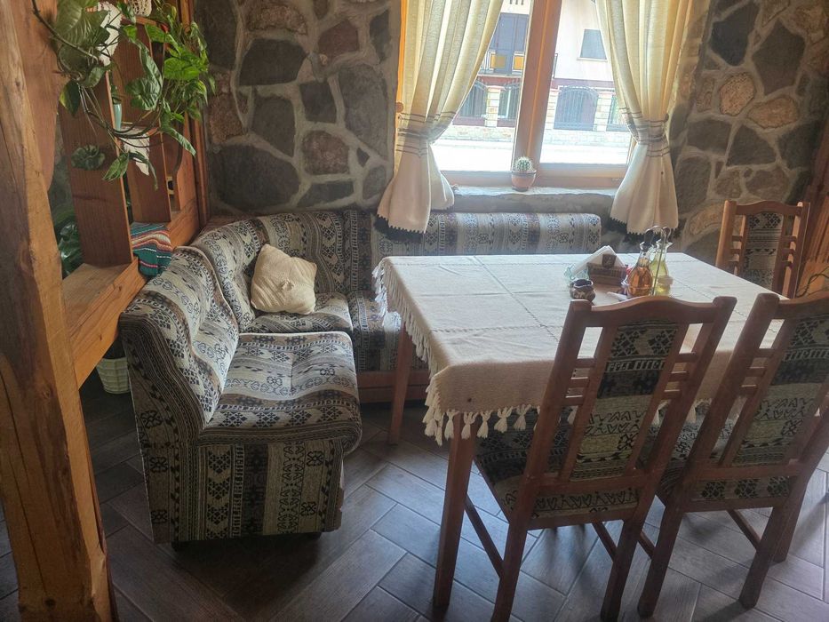 Столове и дивани