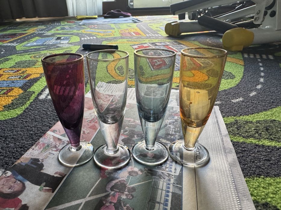 paharele de shot, colorate
