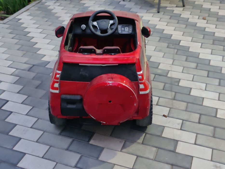 Игрушечная машина