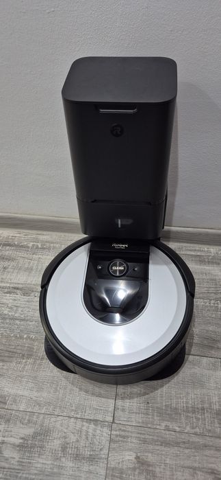 Robot aspirator iRobot Roomba i7+