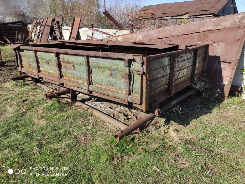Продам кузов вместе с санями
