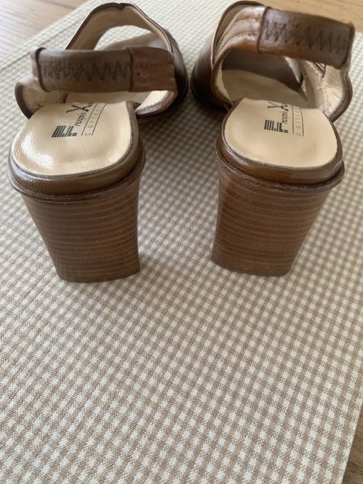 Чисто нови летни обувки от естествена кожа