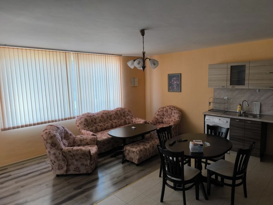 Дава се под наем Двустаен апартамент в Враца, Квартал 72 - 60 кв.м за 357 € - Снимка #1