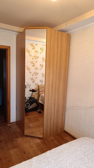 Продам угловой шкаф б/у.
