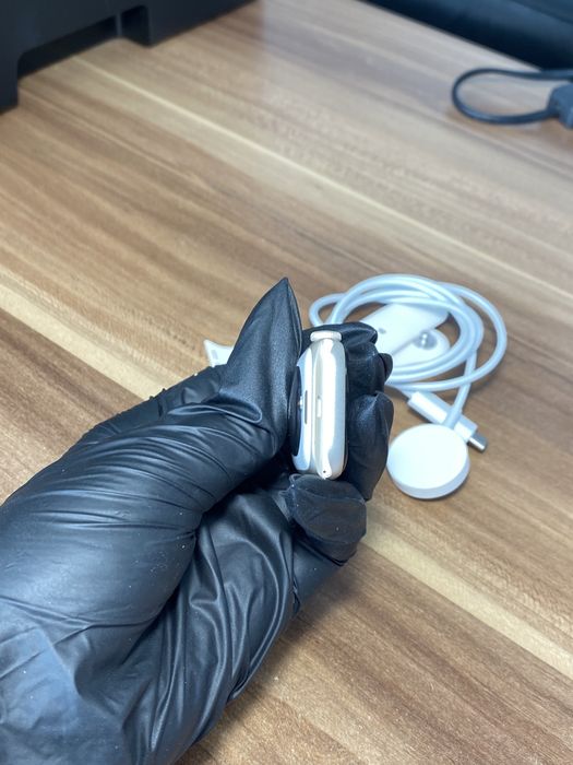 Apple Watch Seria SE 2nd gen / 40 mm / Starlight