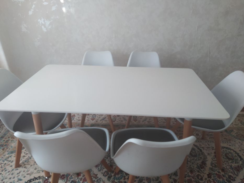 Стол и стулья для кухни