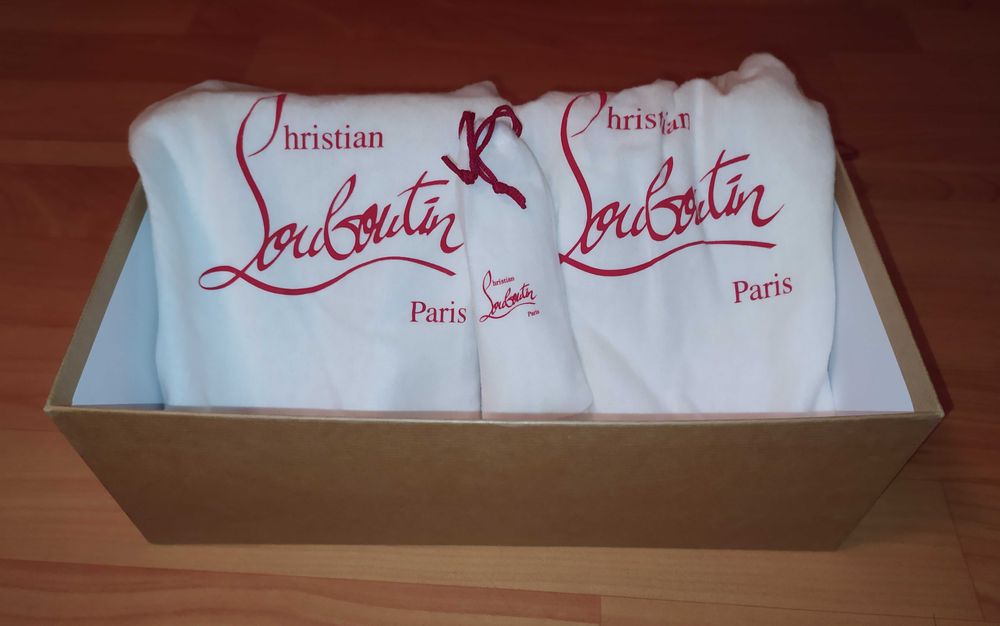 Кроссовки, размер 40. Париж. Shristian Souboutin Paris