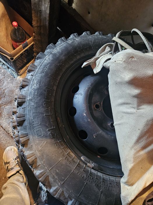 Гуми  ВЛИ-5 с джанти за Нива