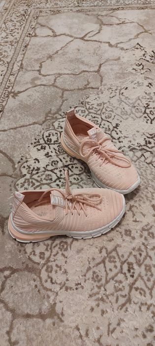 Adidași sport purtați o singura data