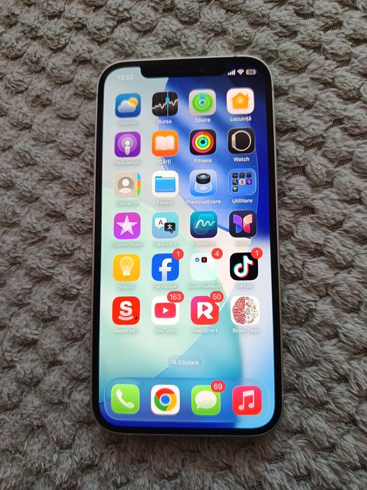 Vând iPhone 12 impecabil