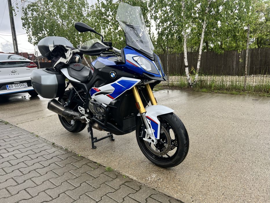 Vând BMW S 1000 XR din 2018 in  stare perfetã  cu cauciucuri noi , schimb de ulei recent, inmatriculat