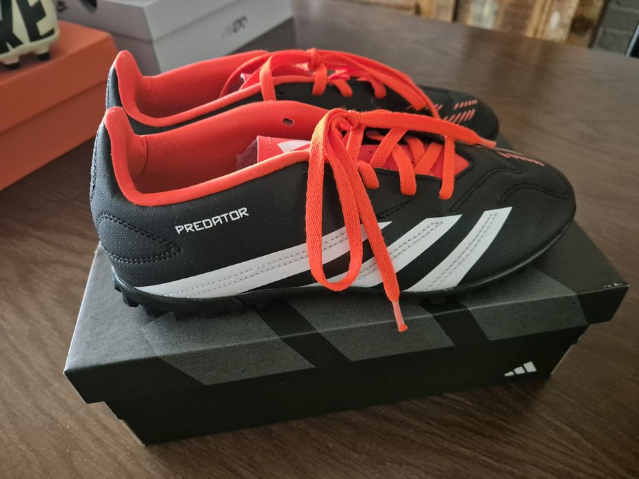 Маратонки за футбол Adidas