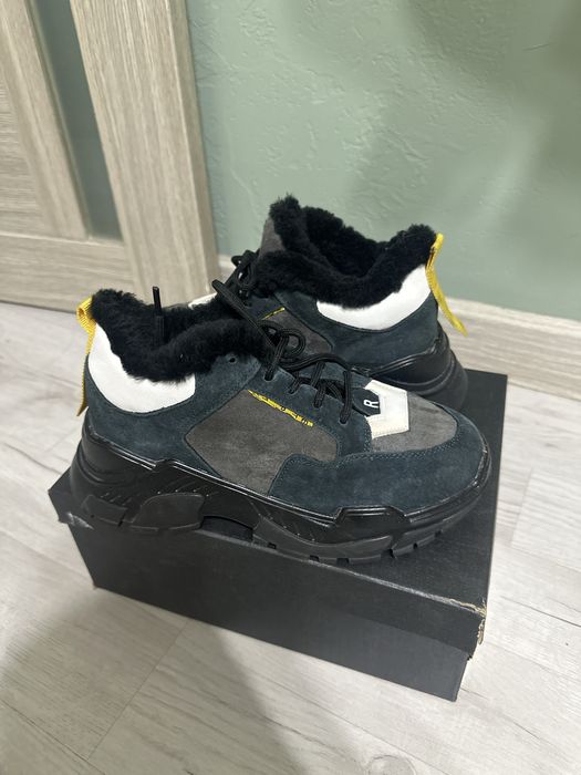 продам зимние кроссовки