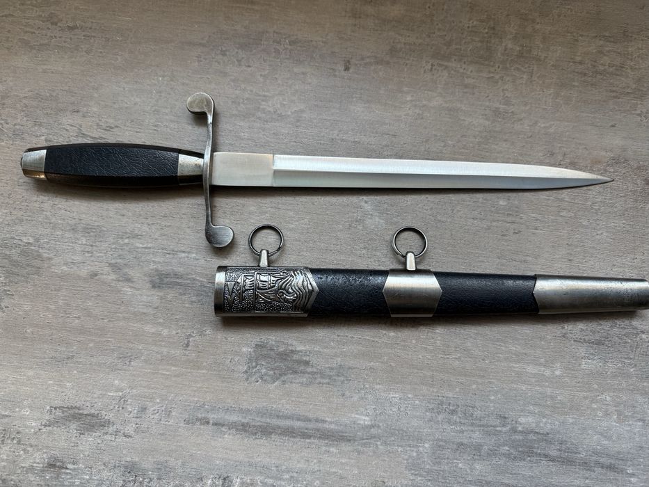 Pumnal sovietic ,   .