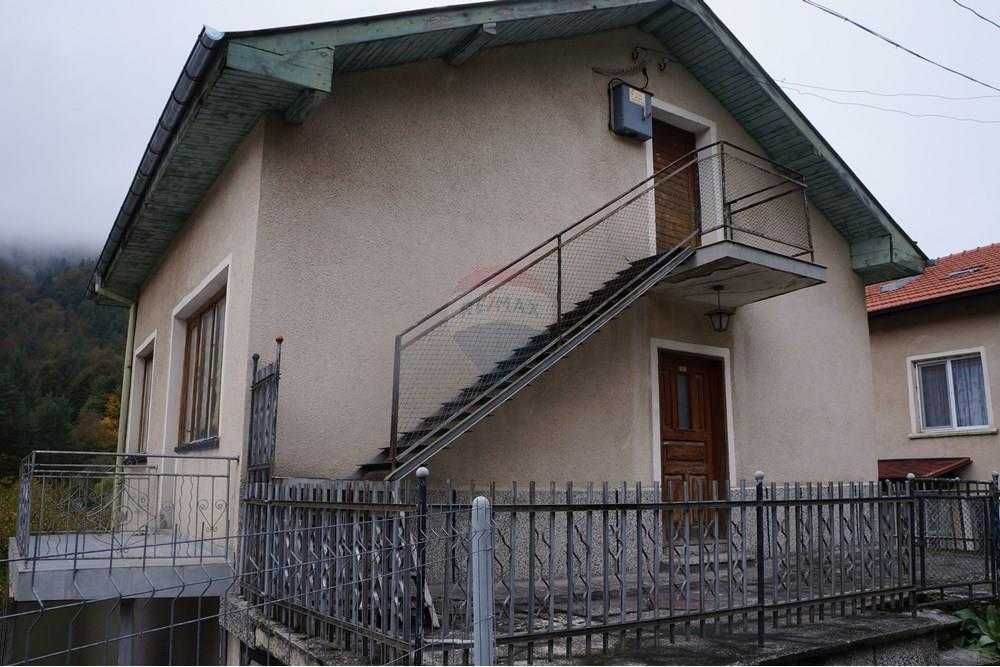 Продава се Къща в к.к. Пампорово - 300 кв.м за 317 €/кв.м - Снимка #1