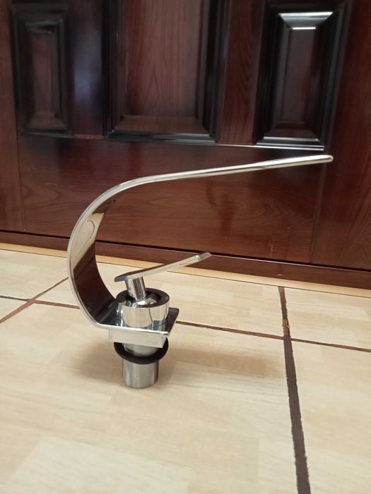 De vînzare baterie lavoar baie noua