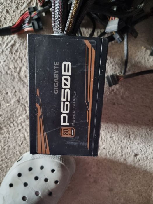 Блок питания GIGABYTE 650W в отличном состоянии