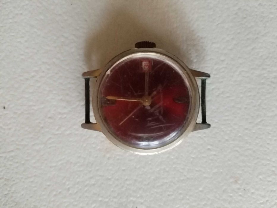 Стари Дамски и Мъжки Часовници Работещи Три от Тях