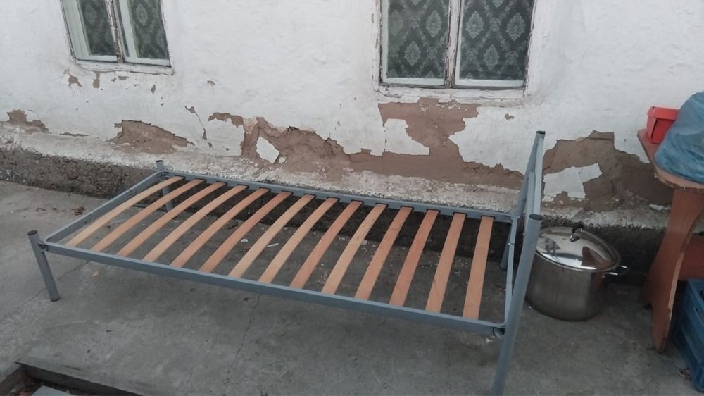 Кровать с ортопедическим матрасом