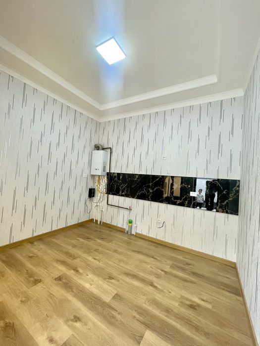 Yengi qurilgan xovli sotiladi.Evro remont.To’labek maxalasida.4ta xona