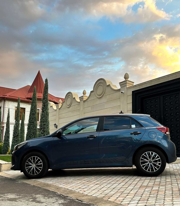 Продается Kia Rio 2018г, цвет Дымчатый-Синий (Smoky Blue)